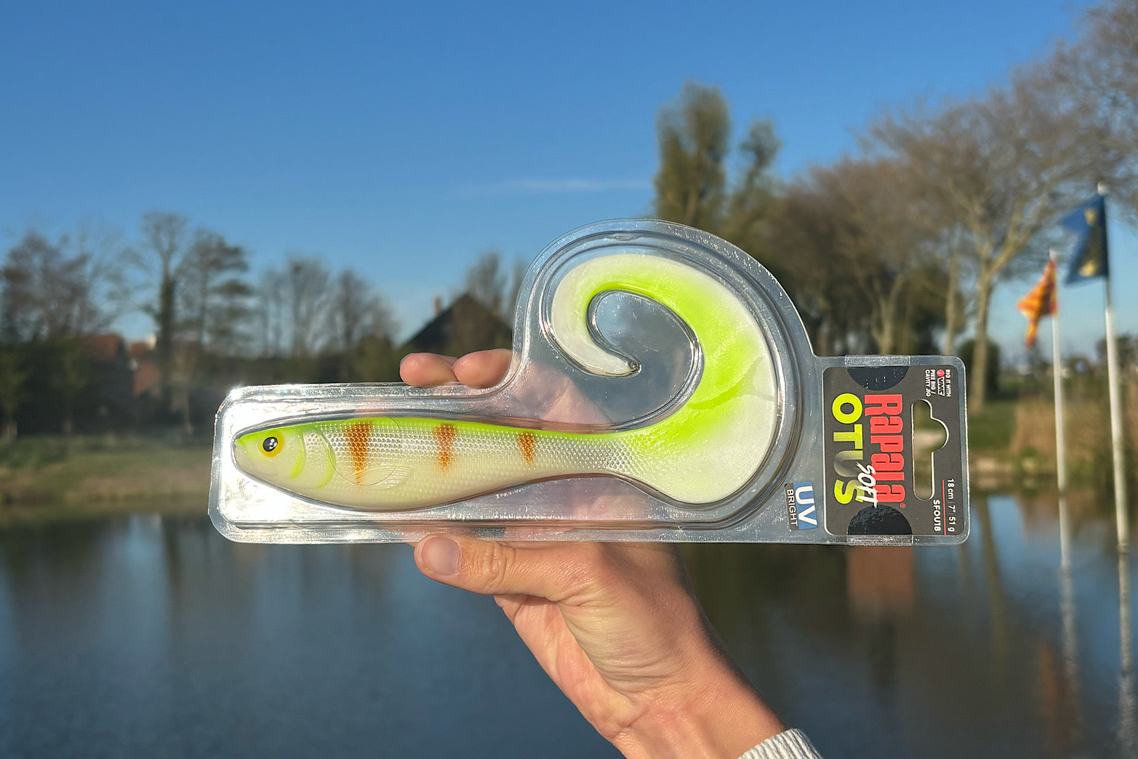 Rapala Soft Otus 18 cm fishing lure with 3D scales and wide tail-kicking action