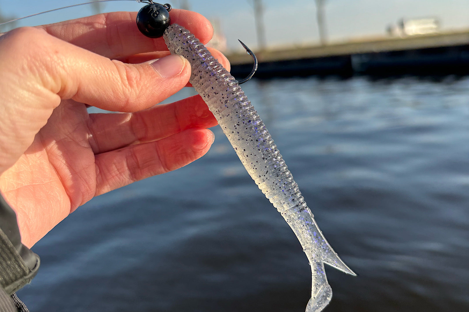 DRT Cramp Shad 4.5-inch soft bait with V-tail and paddle tail for bass perch and zander fishing