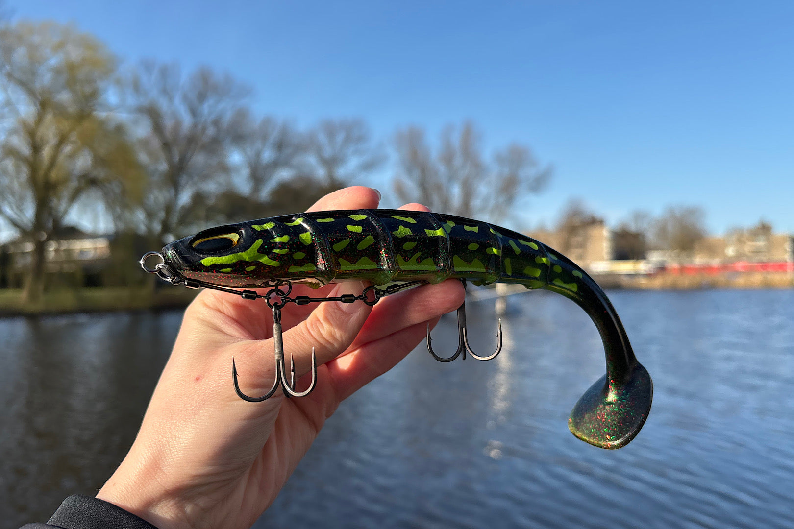 Nays HNTR 90 large paddle tail softbait for trophy predator fishing with strong vibration and rolling action