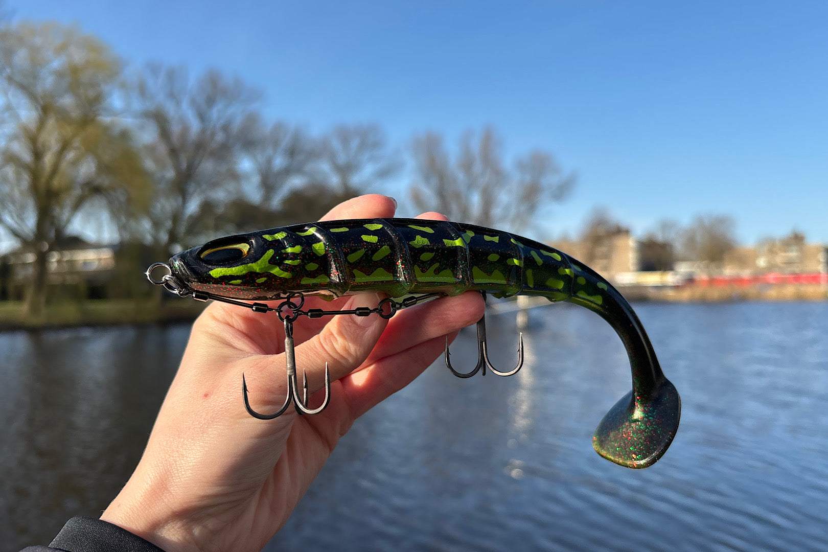 Nays HNTR 90 large paddle tail softbait for trophy predator fishing with strong vibration and rolling action