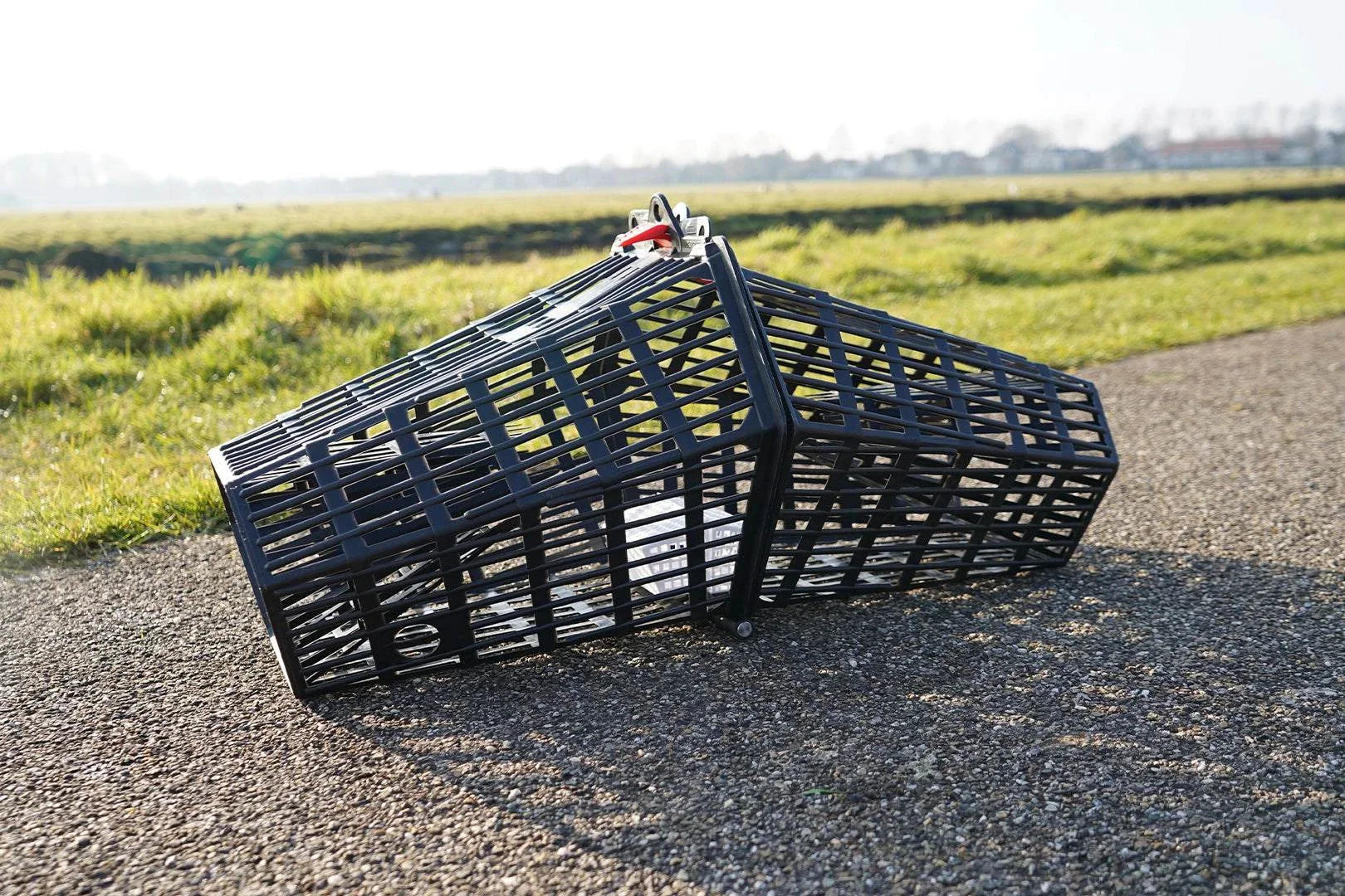 Professional freshwater crab and crayfish trap pod for selective capture of crayfish and Chinese mitten crab
