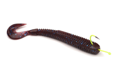 DSTYLE D.S Kammer 2.5" gusano de cola rizada morado con escamas azules, montado en un anzuelo chartreuse